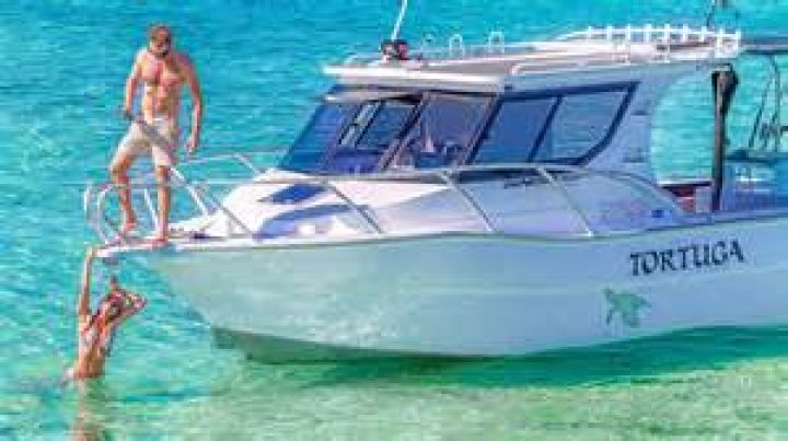 B2B Castaways (Strick and Fran) net worth, income and estimated earnings of Youtuber channel