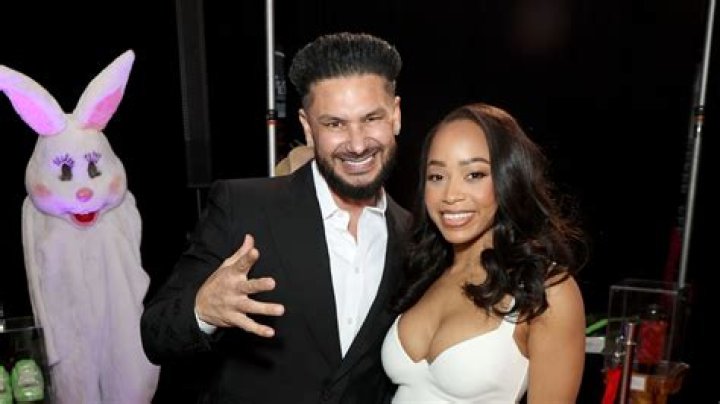 Fans Suspect That DJ Pauly D Is Engaged To His Girlfriend Nikki Hall | Celebuzz