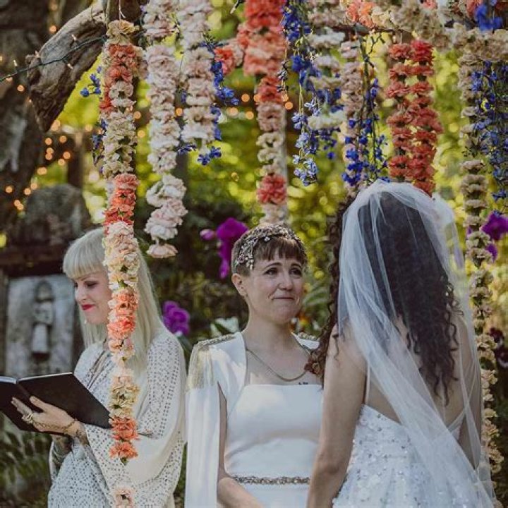 
Hannah Hart Partner Ella Mielniczenko And Their Wedding Ceremony 