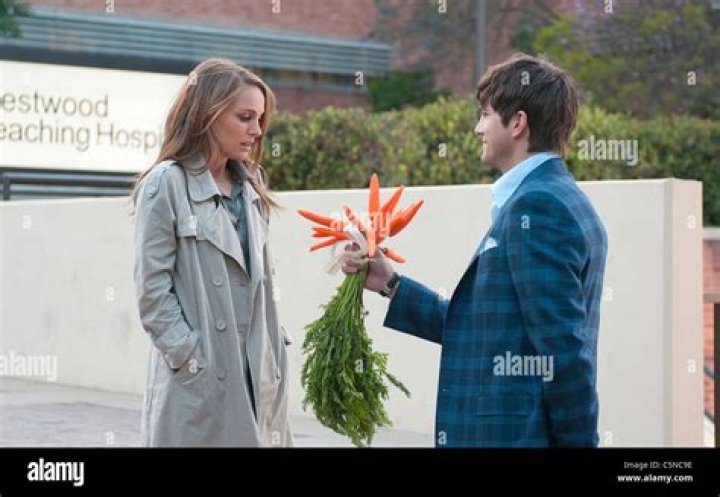 How old were Natalie Portman and Ashton Kutcher in No Strings Attached?