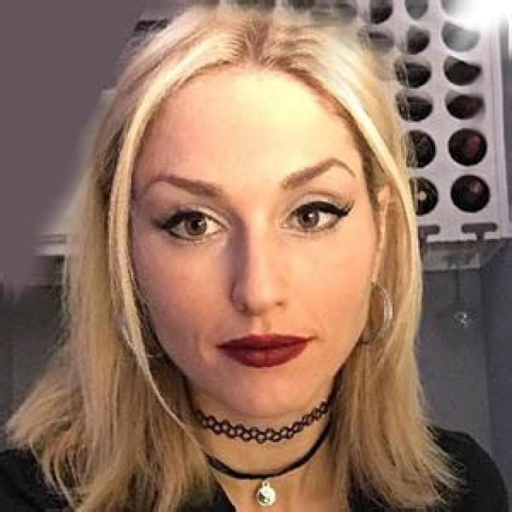 Liz Dueweke Age, Husband, Salary, Family