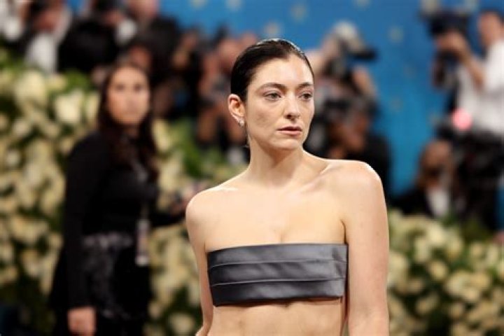 Lorde is Looking Glamorous on the May Cover of ‘Teen Vogue’