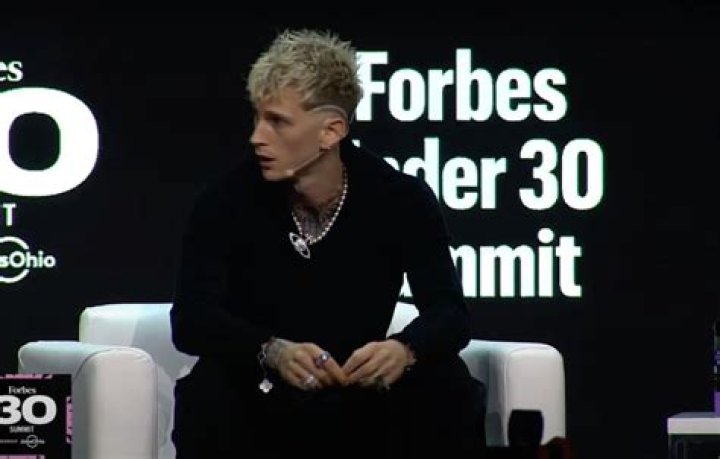 Machine Gun Kelly storming off in the middle of an interview is a bad vibe