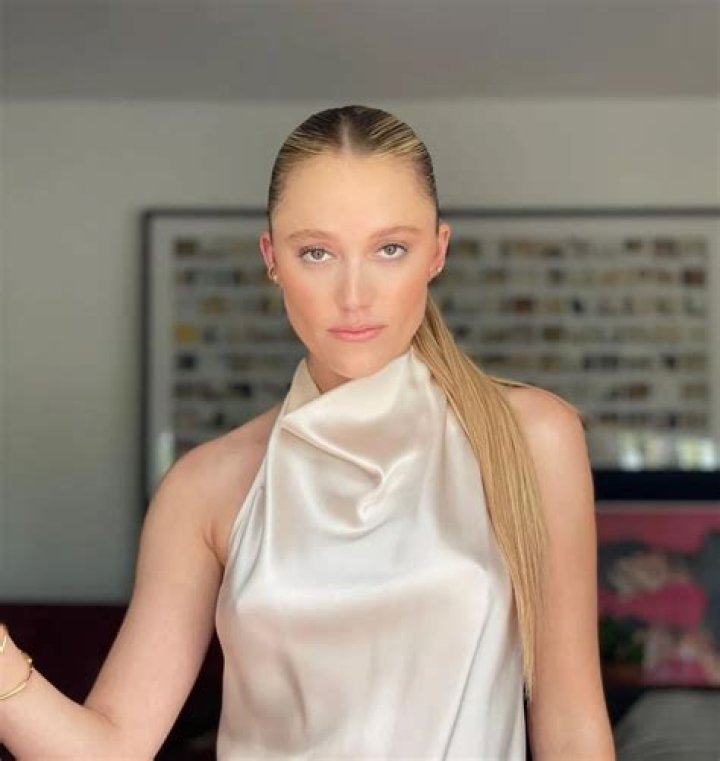 Maika Monroe Pets - Celebrity Pets