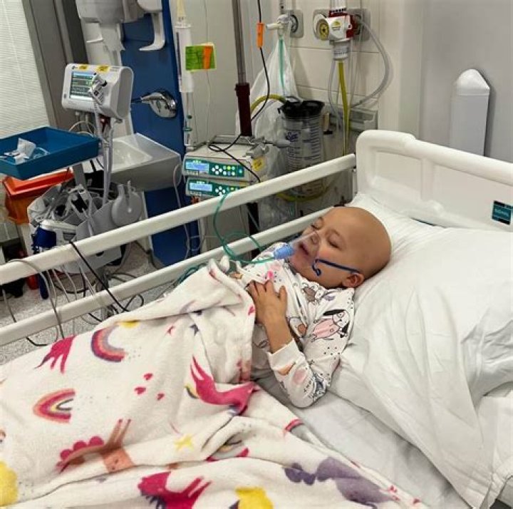 Miranda Lambert Breaks Down Singing to Little Girl with Cancer