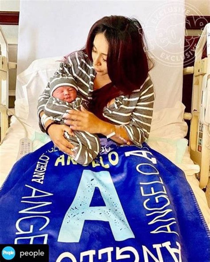 Nicole “Snooki” Polizzi Gives Birth to Baby Girl