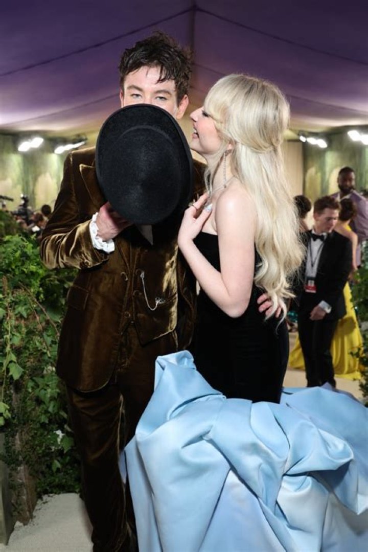Sabrina Carpenter and Barry Keoghan's adorable pose at Oscars after party