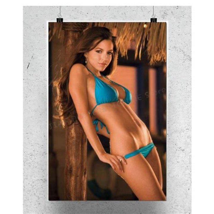 Shelby Chesnes Poster G948351 - CelebPoster.com