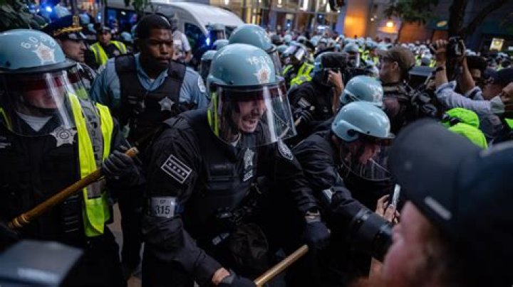 Shirley Manson is a Riot on Twitter