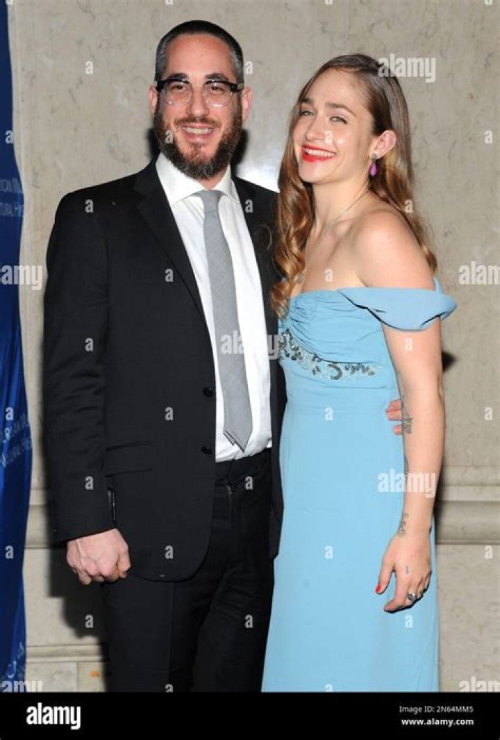 The Girls Star Jemima Kirke's Dating Life! Know Her Husband, Boyfriend, Michael Mosberg, Children, Alex Cameron, Instagram, Tattoos, Height, Art, Net Worth, & More.
