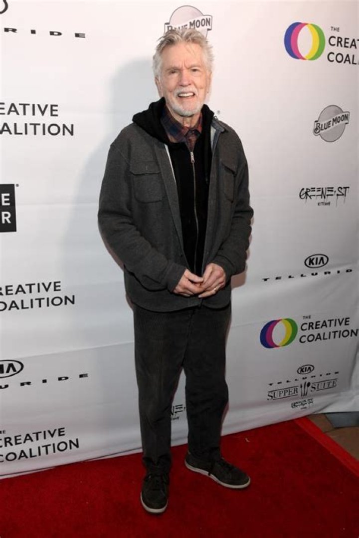 Tom Skerritt Height - CelebsHeight.org