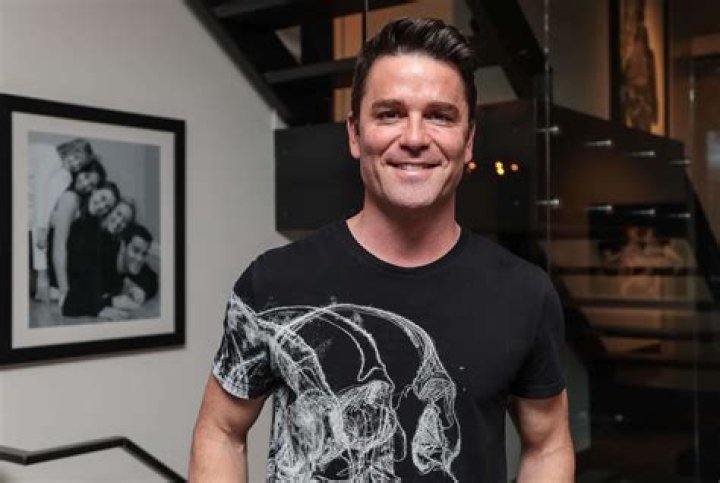 Yannick Bisson Height - CelebsHeight.org